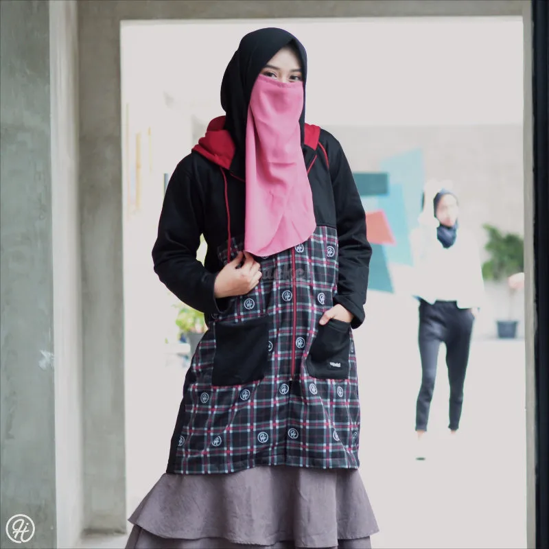 hijacket shaqila black